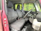 運転席シート廻りは使用感も少なく、良好な状態となっています。前オーナー様が丁寧に使っていたことがよくわかりますね。