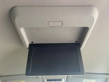 【フリップダウンモニター】大画面モニターで後席でもエンタメをお楽しみいただけます。小さなお子様にも大人気の装備です♪