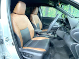 運転席シート廻りは使用感も少なく、良好な状態となっています。前オーナー様が丁寧に使っていたことがよくわかりますね。