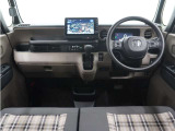 ◆視界広々で非常に運転しやすくロングドライブでも疲れを感じさせないすっきりとまとまったインパネ周りです。