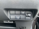 運転席の右下に各種スイッチがまとめられています。