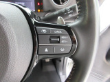 Hondaセンシングの機能のひとつ、アダプティブクルーズコントロール付!アクセルから足を離しても設定したスピードと前車との車間を保ち走行してくれます!車線維持もアシスト☆高速道路で疲労軽減ですね☆