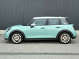 【MINI NEXT 認定中古車】安心の保証プログラムや延長保証など、MINI NEXT車両をご購入いただいたオーナーの皆様に、より快適なMINIライフを楽しんでいただくためのユニークなサービスをご用意しております。