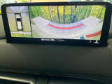 【マルチビューカメラシステム】専用のカメラにより、上から見下ろしたような視点で360度クルマの周囲を確認することができます☆死角部分も確認しやすく、狭い場所での切り返しや駐車もスムーズに行えます。