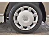 タイヤサイズは155/65R14です。