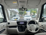 視界広々で運転しやすいインパネ