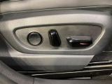【運転席8WAYパワーシート】リクライニングからシートリフターまで、スイッチ一つで簡単にシートの微調整が可能!自分に最適なシートポジションにセットして、快適なドライブをお楽しみください。