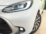 【LEDヘッドライト】悪天候や夜間走行時も良好な視界を確保し安心して運転できる高輝度LEDヘッドライトを装備!点灯速度が早く、消費電力も抑えられています。