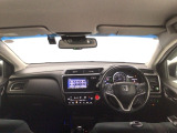 【前方視界】開放的な前方視界!運転がしやすく疲れにくいです♪窓が大きく、見通しがとっても良いおクルマですよ♪