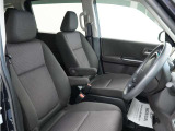 運転席のスペースはゆったりしていて、視界も広く確保されているので普段の運転からロングドライブまで快適です。