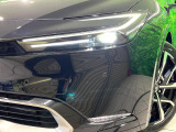 【LEDヘッドライト】悪天候や夜間走行時も良好な視界を確保し安心して運転できる高輝度LEDヘッドライトを装備!点灯速度が早く、消費電力も抑えられています。