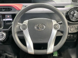 インテリアに合わせたデザインのステアリングは、運転される方のことも考え、運転しやすい形状、大きさです。是非一度、実際に触ってお確かめください。