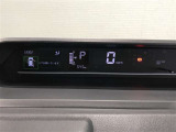 とっても見やすいメーターです。夜間時はラグジュアリーな気分にさせてくれる照明が魅力ですので、夜のドライブも楽しみになりますよ♪