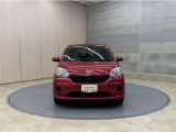 お車購入のポイントとなるフロントマスクです!シャープな目つきが印象的なデザインのヘッドランプです。