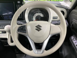 インテリアに合わせたデザインのステアリングは、運転される方のことも考え、運転しやすい形状、大きさです。是非一度、実際に触ってお確かめください。