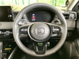 インテリアに合わせたデザインのステアリングは、運転される方のことも考え、運転しやすい形状、大きさです。是非一度、実際に触ってお確かめください。