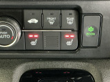 運転席/助手席シートヒーターで寒い日もすぐに温かくなり快適に過ごせます。2段階の温度調整が可能です