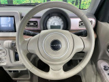 インテリアに合わせたデザインのステアリングは、運転される方のことも考え、運転しやすい形状、大きさです。是非一度、実際に触ってお確かめください。