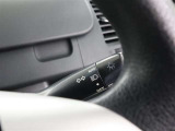 周りが暗くなるとライトを点灯させる【オートライト】つきです♪高速道路の走行時にはトンネルで自動点灯しますので、とっても便利ですよ♪