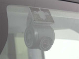 安心装備ドライブレコーダーを装備しています。自車の走行状態を常に録画しています。