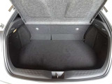 【広々室内】ラゲッジルームだって広々です!沢山の買い物や引っ越しの際の荷物などを積む事ができ便利な構造になっています★
