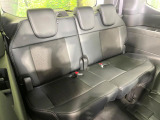 床下収納式のサードシートです。座席部分をコンパクトに収納でき、広大な荷室スペースとしてお使いいただけます!乗車人数や荷物の量など利用シーンに合わせて3列目を有効活用でき、とっても便利♪
