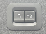 【パワーバックドア】スマートキーや運転席のボタンを押すだけでリアゲートが自動で開閉します!荷物を持っている時や、高い位置にあるバックドアを閉める際に便利な機能です♪