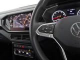 設定したスピードを上限に自動で加減速をし、一定の車間距離を保つ事で長距離運転の疲労を軽減する【ACC】が装備。