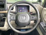 インテリアに合わせたデザインのステアリングは、運転される方のことも考え、運転しやすい形状、大きさです。是非一度、実際に触ってお確かめください。