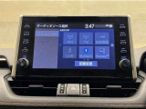 ディスプレイオーディオを装備。スマホと車をつなぐことで、これまでのナビに加えていろんなサービスが楽しめます。