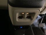 充電用のUSBジャックを装備しています。ほこりを防ぐ蓋つきです。
