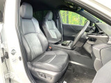 運転席シート廻りは使用感も少なく、良好な状態となっています。前オーナー様が丁寧に使っていたことがよくわかりますね。