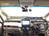 【前方視界】開放的な前方視界!運転がしやすく疲れにくいです♪窓が大きく、見通しがとっても良いおクルマですよ♪