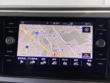 タッチスクリーンを採用。従来のナビゲーションシステムの域を超える、車両を総合的に管理するインフォテイメントシステムです。