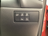各種機能の切替スイッチは運転席パネル下に集約されています。任意で切り替え可能なため状況に合わせてお使いください。