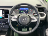 【純正革巻きステアリング】上質な革を使用することで、手にしっかり馴染みとても運転しやすいハンドルです♪