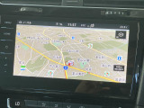 タッチスクリーンを採用。従来のナビゲーションシステムの域を超える、車両を総合的に管理するインフォテイメントシステムです。