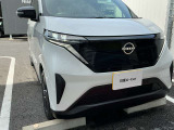 LEDヘッドライトはハロゲンランプの約2倍の光量で明るく遠くを照らし、夜間走行時の視認性を高めます。さらに長寿命や省電力、スタイリッシュな印象も際立たせます。
