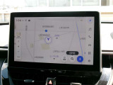 DCM(専用通信機)を装備したコネクティッドナビです。なお無償でのご利用期間は限定(令和11年6月まで)されています。詳しくは営業スタッフにお問い合わせください。