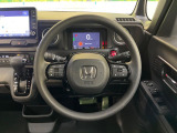インテリアに合わせたデザインのステアリングは、運転される方のことも考え、運転しやすい形状、大きさです。是非一度、実際に触ってお確かめください。