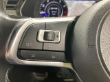 ◆クルーズコントロールにレーダーセンサーを組み合わせ、先行車を測定し設定されたスピードを上限に自動で加減速を行います。一定の車間距離を維持することで、長距離走行でのドライバーの疲労を低減させます。