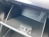 大きなBOXには、車検証入れ等が入れられます。