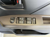 パワーウィンドウスイッチで運転席から全席の窓の開閉ができます♪