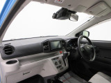 ダイハツのお店では、ダイハツ車を知り尽くしたプロフェッショナルが、専用の診断機器を使って各システムを点検しております。
