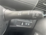 【 オートライト 】オートライトなのでライトの点け忘れを気にすることなく運転が出来ます。