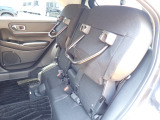 ◆チップアップ&ダイブダウン機構付【ULTR SEAT】は後席座面を左右分割で跳ね上げることができます。トランクで積載できない背の高い荷物をラクラク収納できます。ホンダ車ならではの人気装備です。