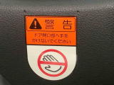 見た目が大事!な外装はぴかっとキレイに磨いており、経年のくすみもよみがえっております。ヘッドライトやドア周辺を磨く際にはマスキングテープを使用して保護しながら丁寧に作業をしております。