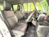 運転席シート廻りは使用感も少なく、良好な状態となっています。前オーナー様が丁寧に使っていたことがよくわかりますね。