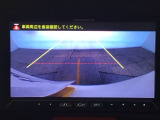 【バックカメラ】運転が苦手な方も車庫入れラクラクです!ギアをリバースに入れれば自動的に切り換わりますので、面倒な操作は不要です♪狭い駐車場もお車を傷つけず安心ですね!