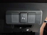 障害物に近づくと、警告音(ピーピー音)やディスプレイ表示で運転者に知らせ、安全な駐車をサポートします。